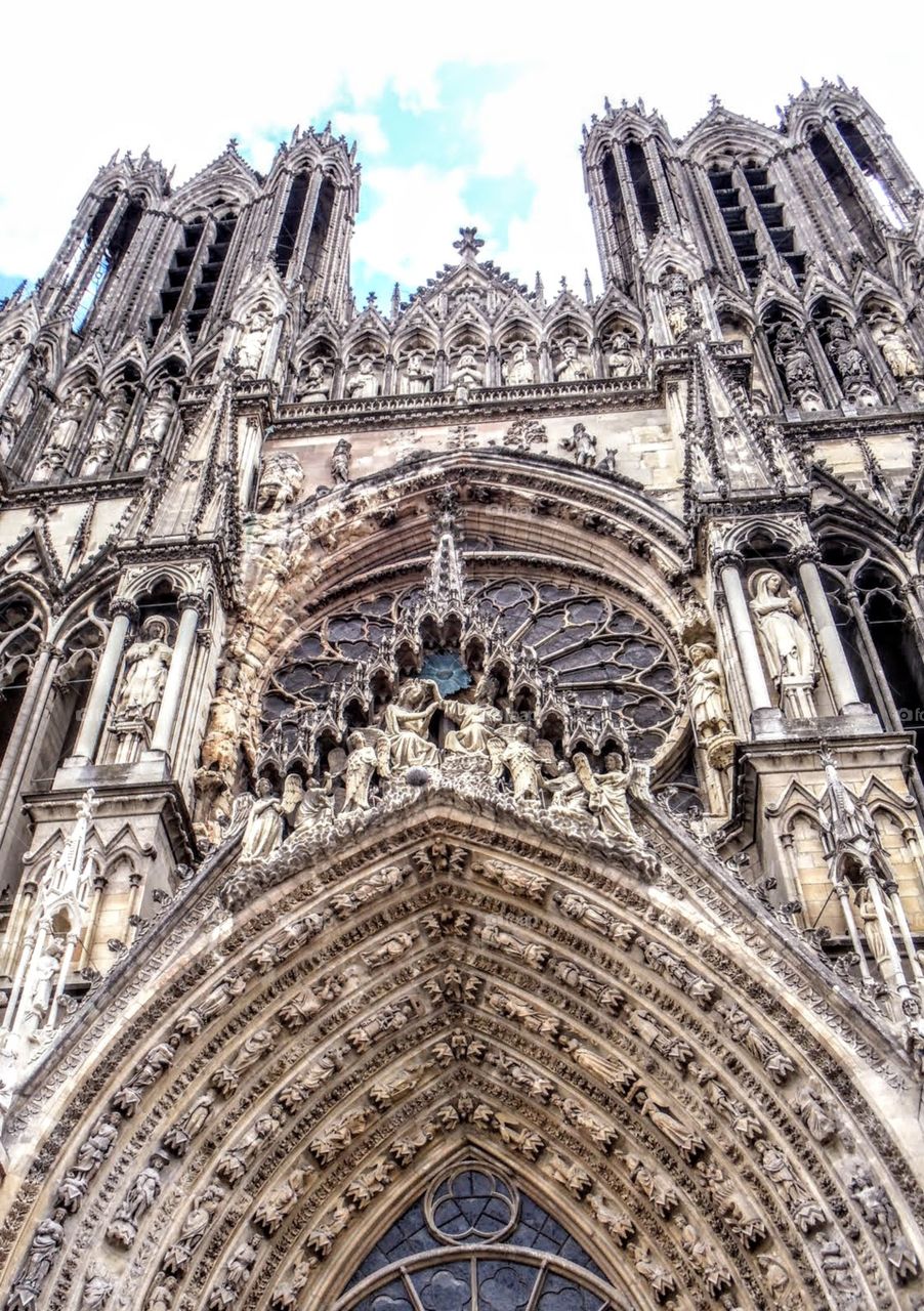 West end of Reims Cathedral featuring Rosette (Rose Window)