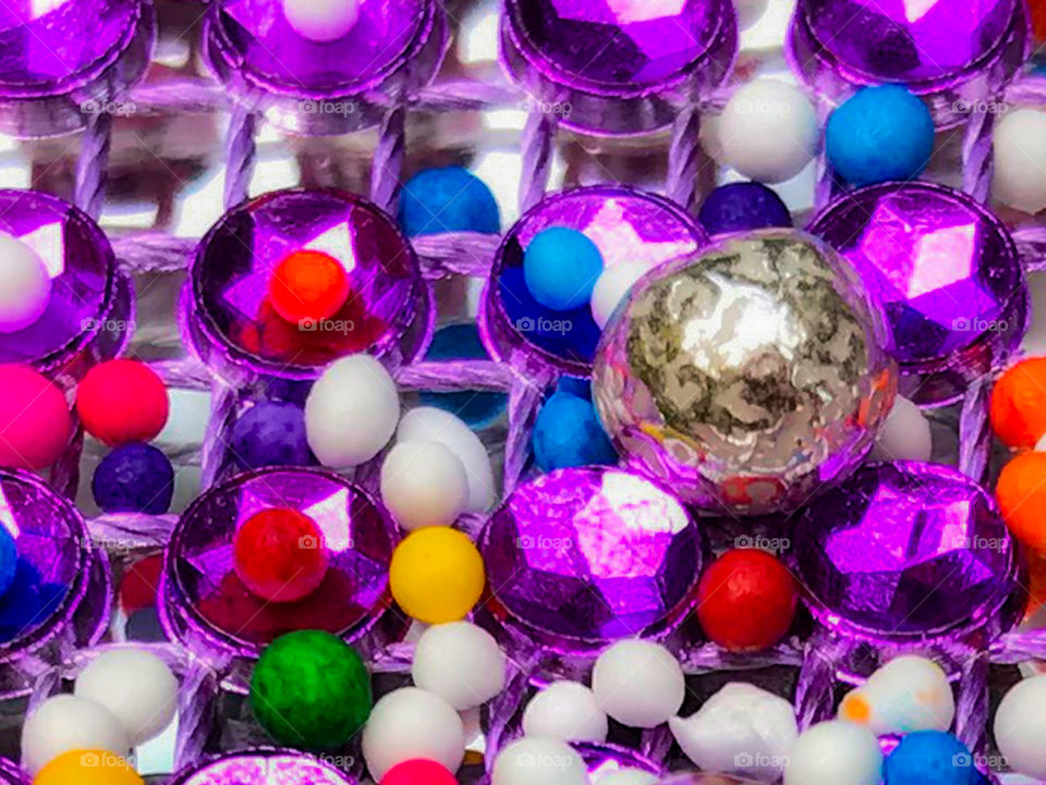 Clash of Colours: Multi-coloured candy sprinkles & one silver candy dragee sitting on a purple gemstone net mesh over a mirror creates a multi-layered cornucopia of colour! 🌈