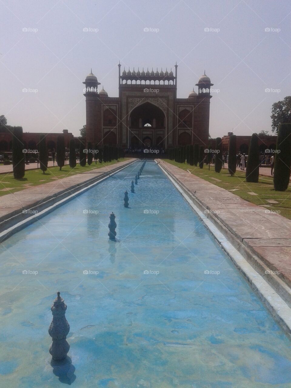 Tai mahal fountain . Looking back to the gate and fountain at the Taj Mahal India 