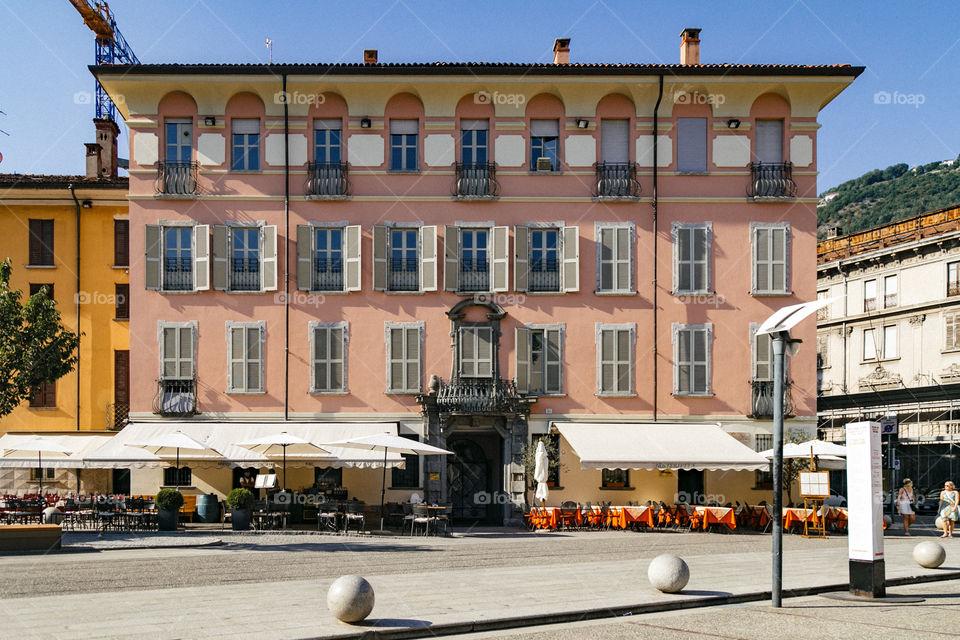 Lago Como no norte da Itália é um lugar lindo para se conhecer na Europa, com paisagens incríveis!