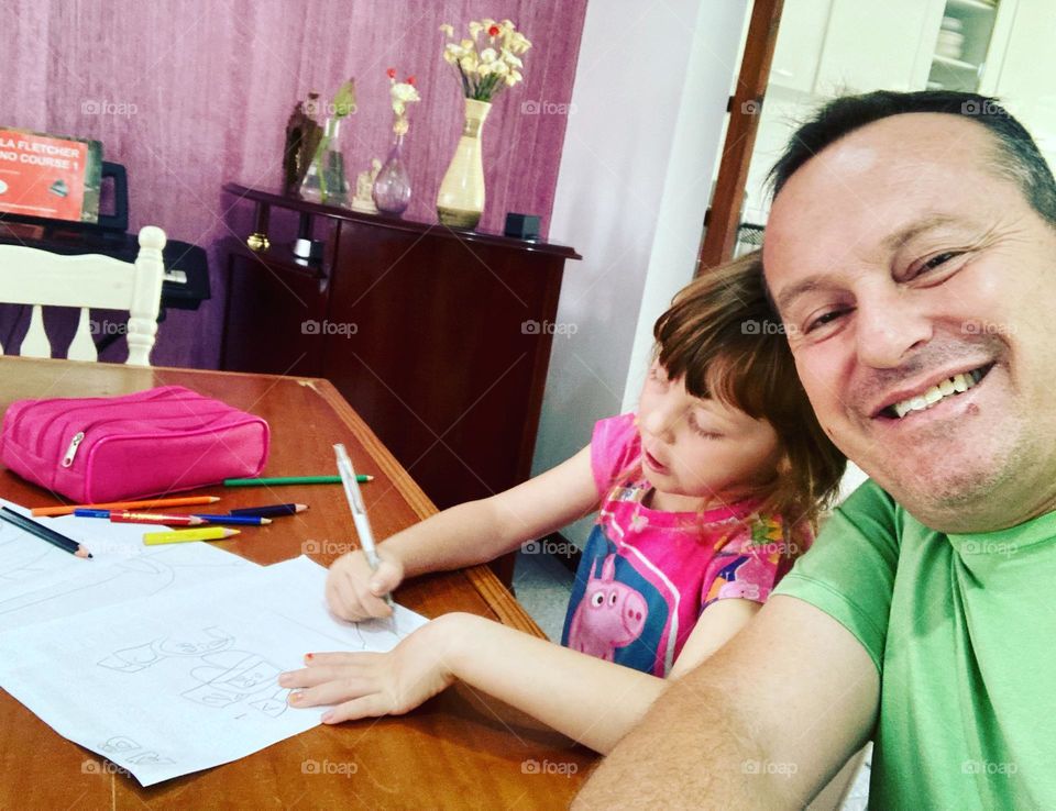 Férias?

Neca. Papai fazendo a filhota estudar e ficar craque nas letrinhas.

Tudo com diversão, pois ela gosta!