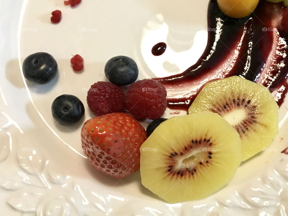 Rich of berry and kiwis 