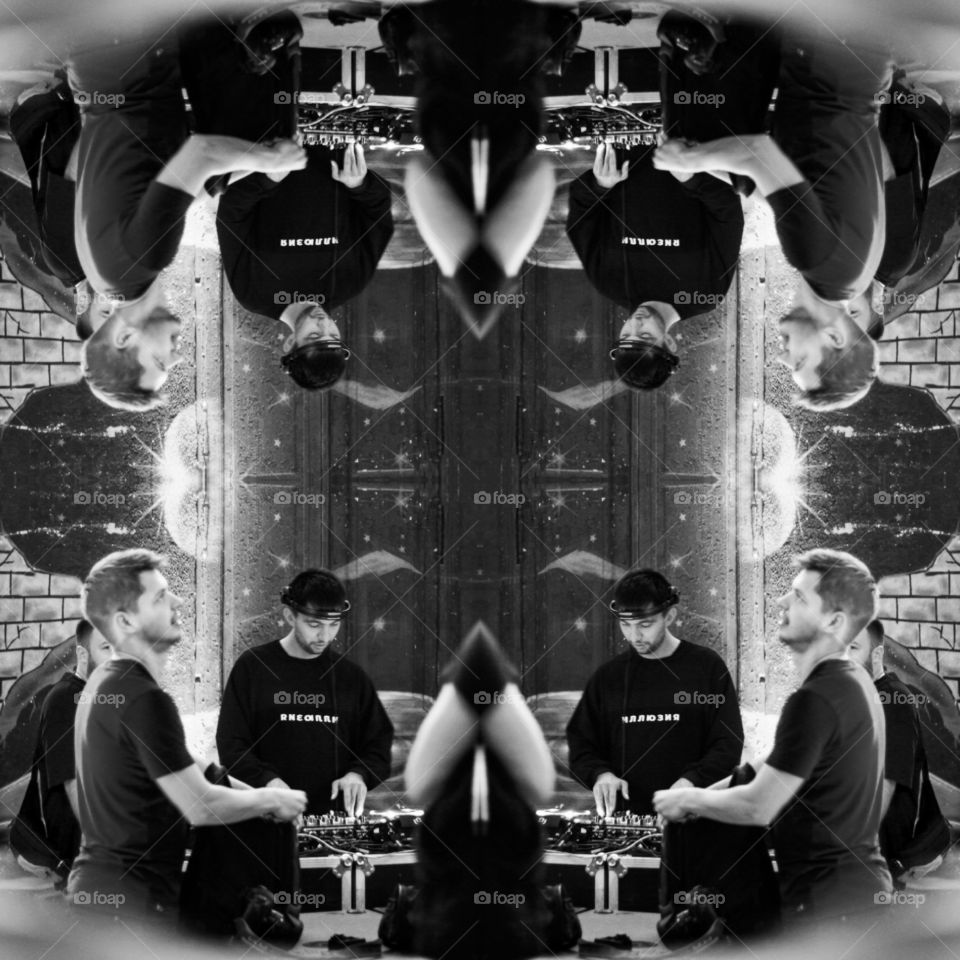 Dj играют свою прекрасную музыку ку-ку