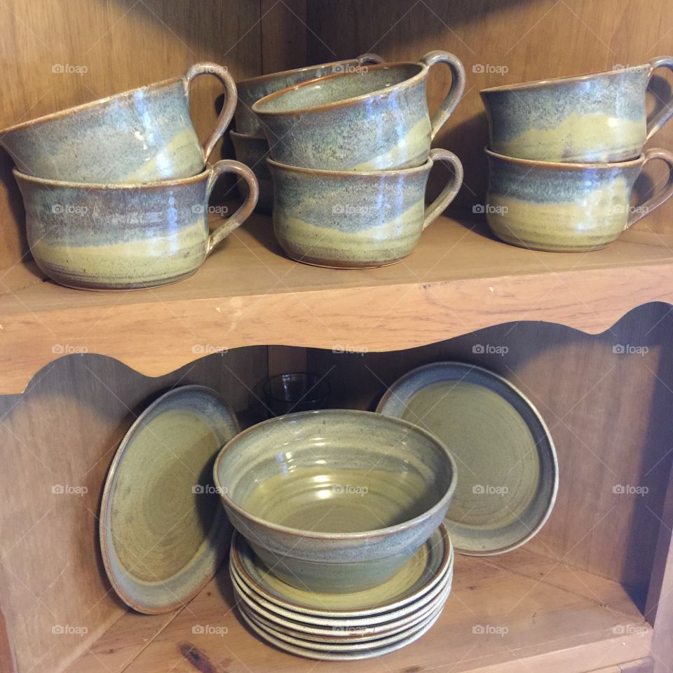 Pottery dishes