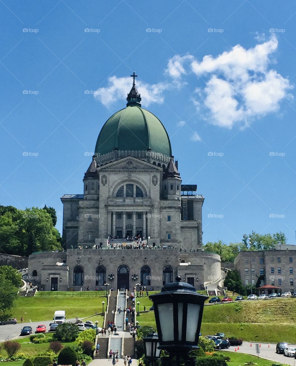 Montréal splendor with holiness 