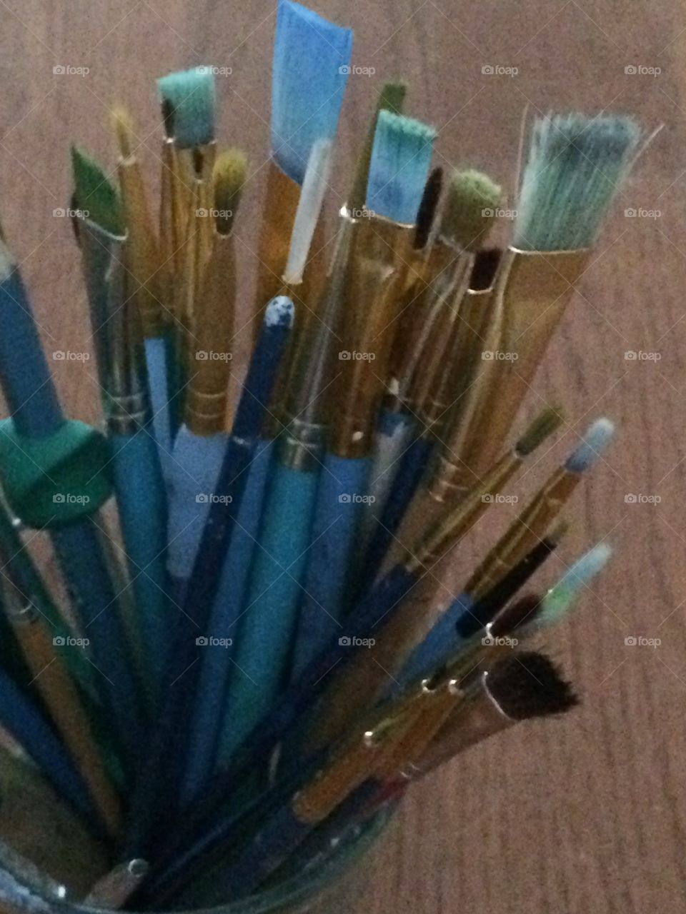 Various used paint brushes