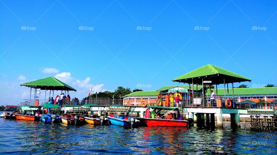 lake boating tourism