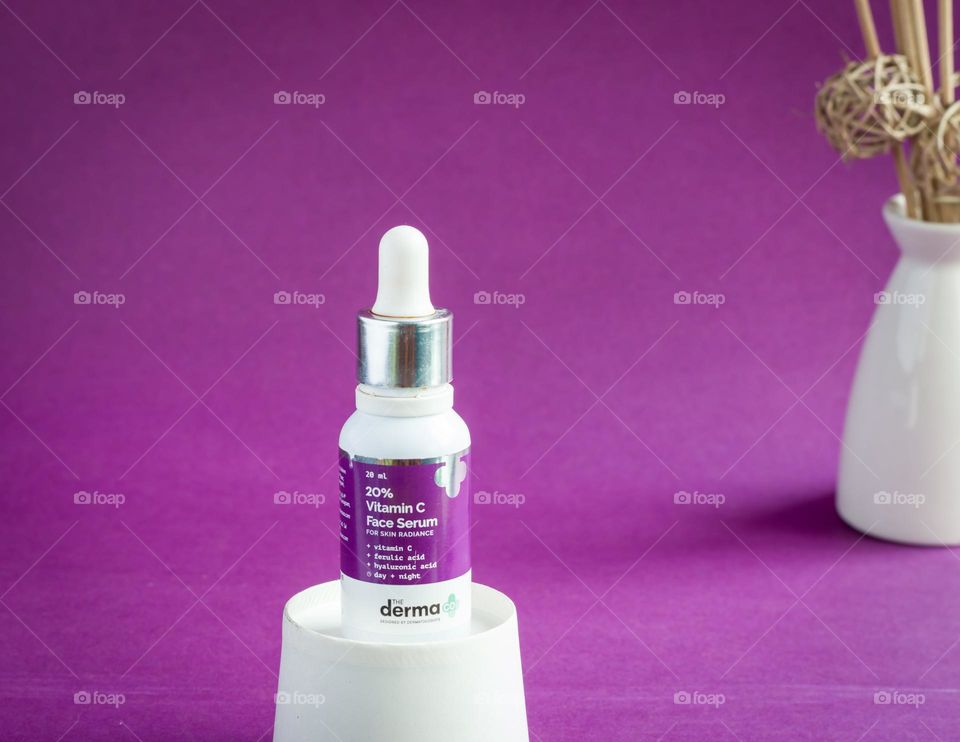 THE derma co 20% vitamin c face serum.