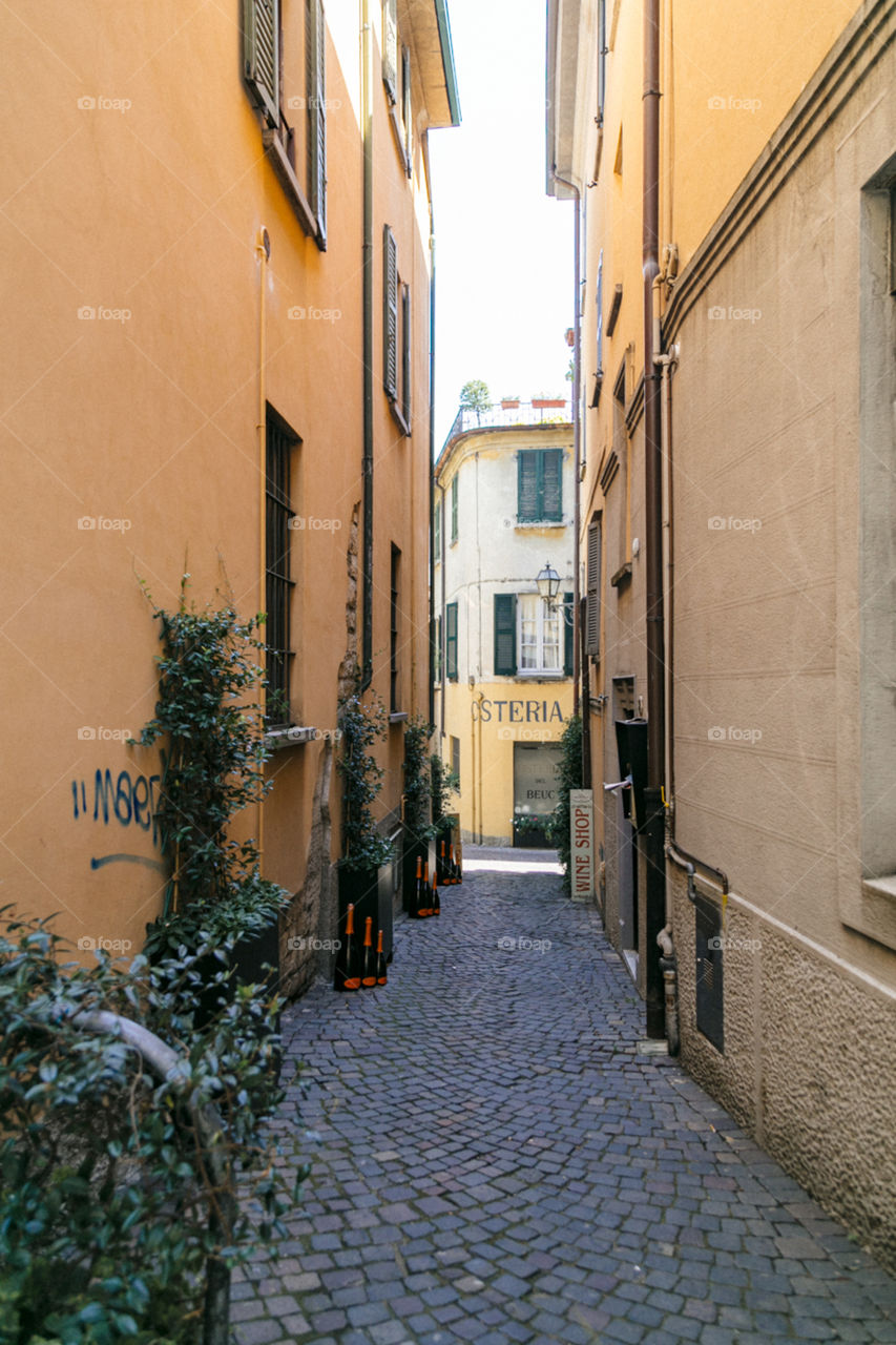 Lago Como no norte da Itália é um lugar lindo para se conhecer na Europa, com paisagens incríveis!