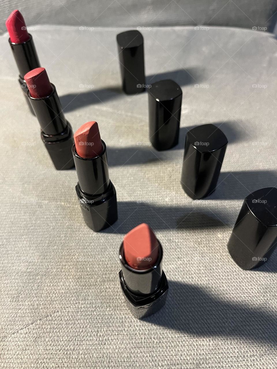 Pantone magenta- lipstick- colors-beauty 