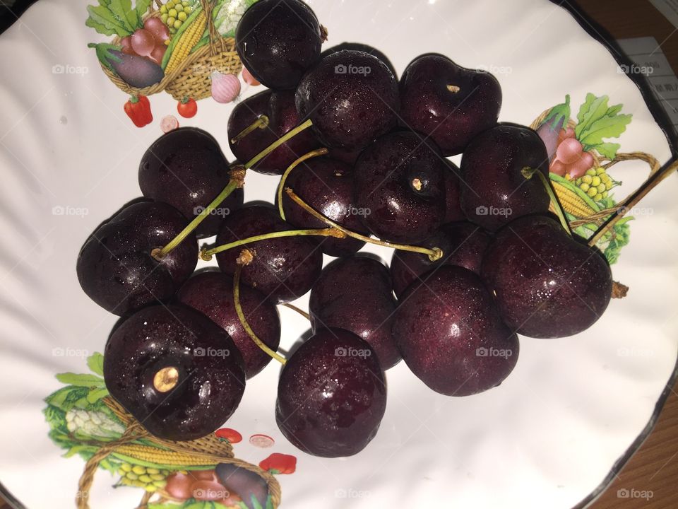 Cherry 🍒 or Berry 