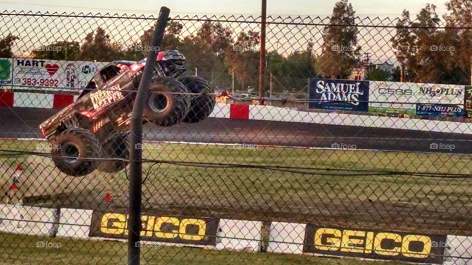 monster truck. madera speed way free style