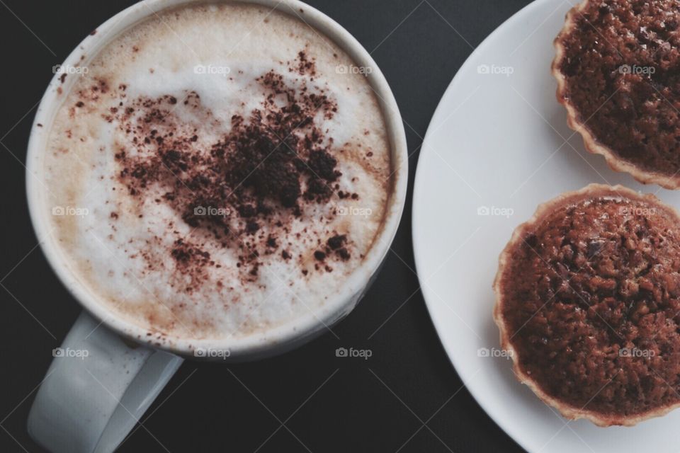 Hot drink with almond pastries 