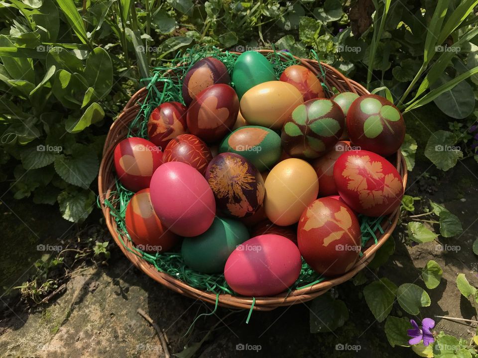 Basket with easter eggs