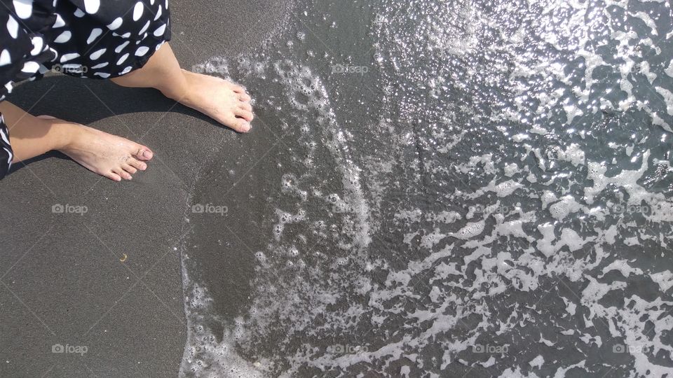 It is my solo travel to Kaohsiung. I love this quiet beach in Cijin, where you can literally see nobody. I touched the water with my feet and trace beautiful shapes over it.