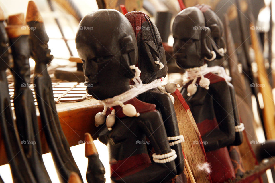 The ebony wood, which is imported from southern Sudan, is considered to be the best wood in the ceramics industry, which has benefited the people of South Sudan and the market of ceramics and handicrafts from the popular markets of tourists in Sudan