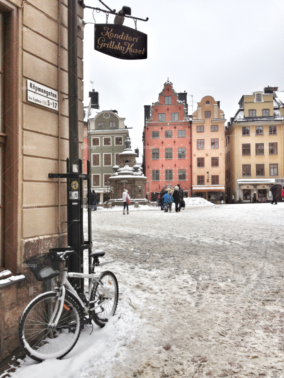 snow winter bicycle street by piaktw