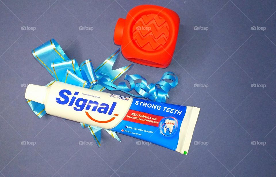Signal toothpaste for strong teeth - Unilever