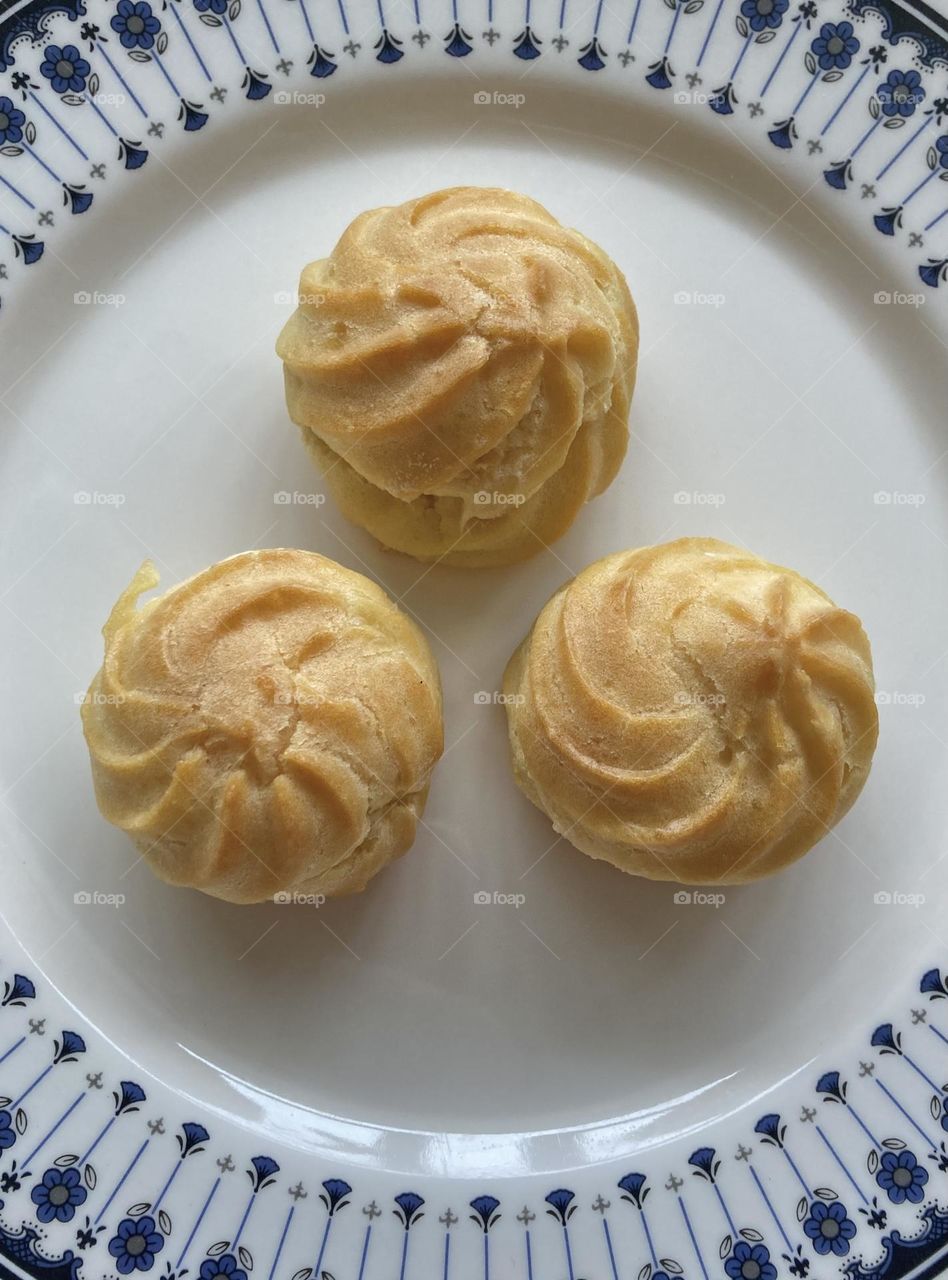 Geometric Series: Circle; Top view of a plate of cream puffs 