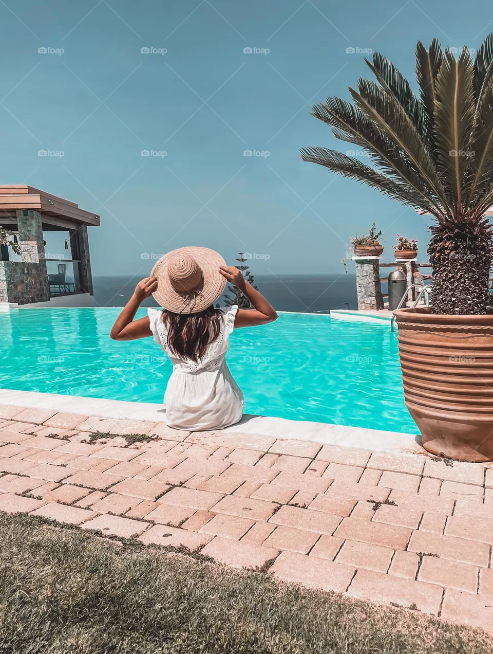 Sea vs pool