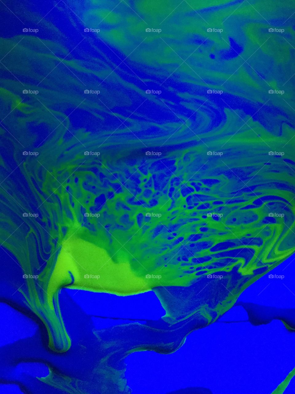 Abstract pour