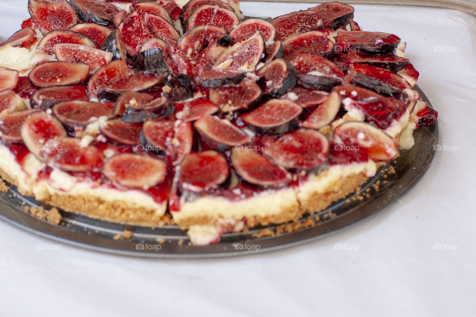 Cake with figs