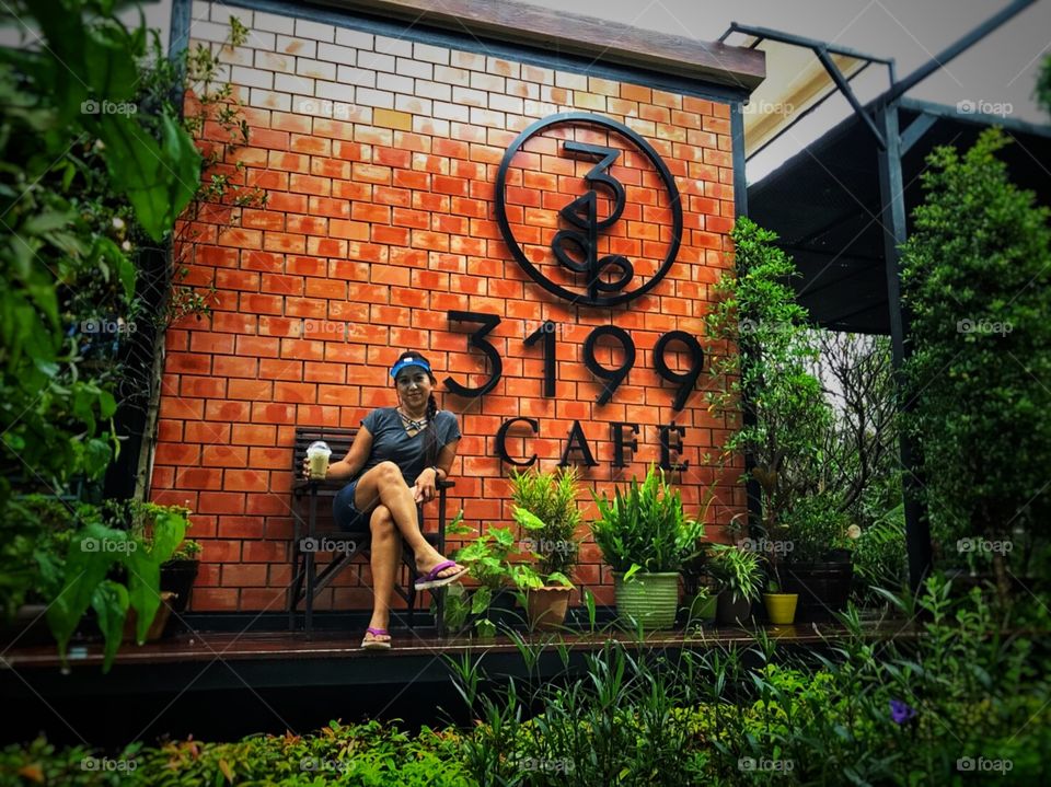 Atmosphere in a cafe