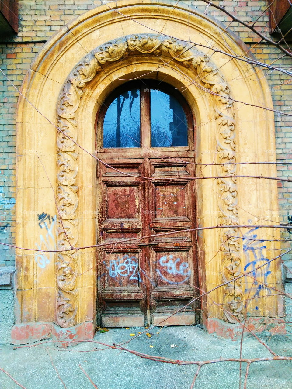 old wooden door in the old house of Kiev