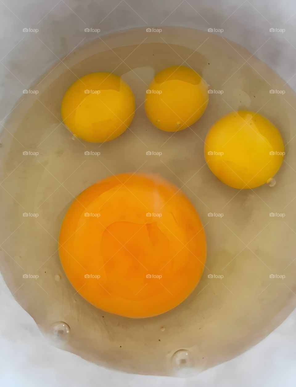 Fresh eggs that come out in the shape of a cat's paws.