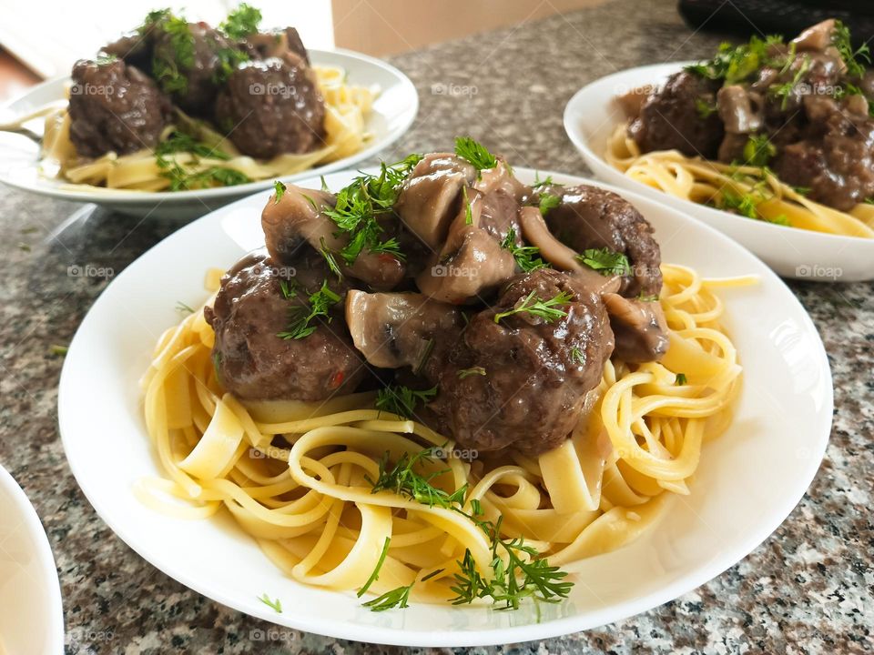 Fetuccini with meatballs and mushrooms
