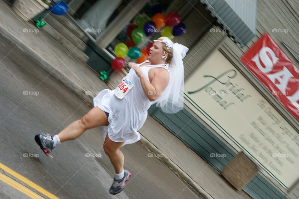 Runaway bride. Race