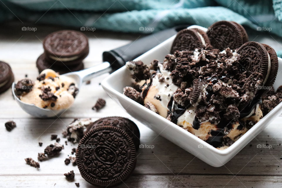 Vanilla ice cream and Oreo cookies