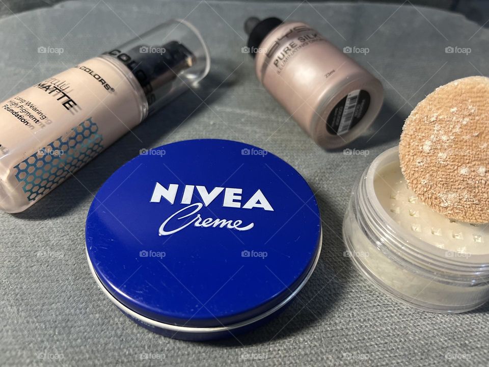 Make up and Nivea creme- the blue Nivea 