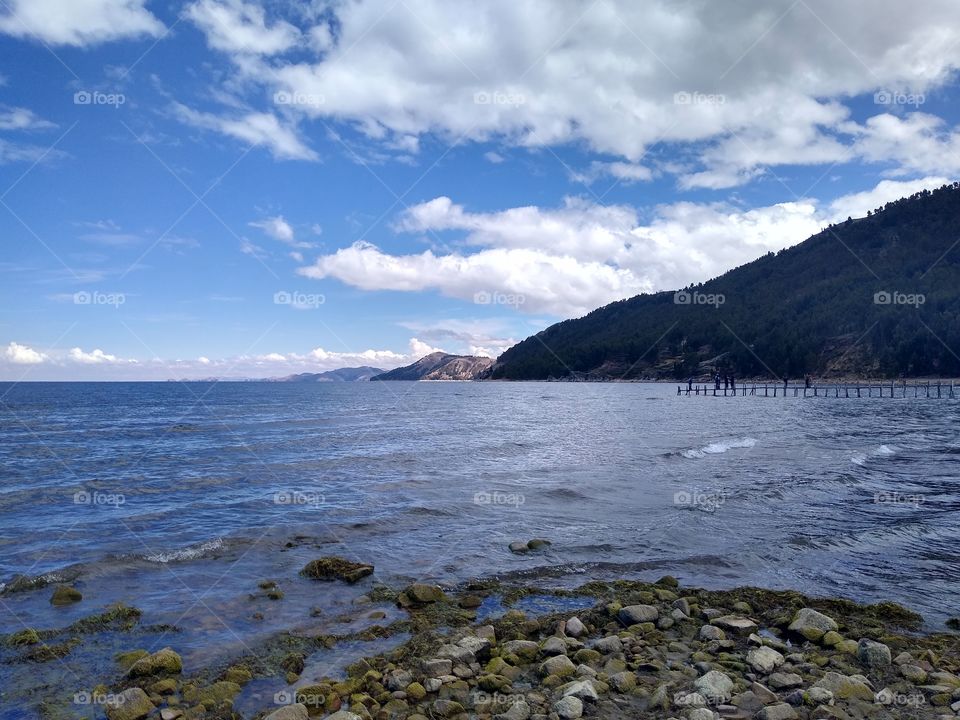 Playas limpias a orillas del lago Titicaca
