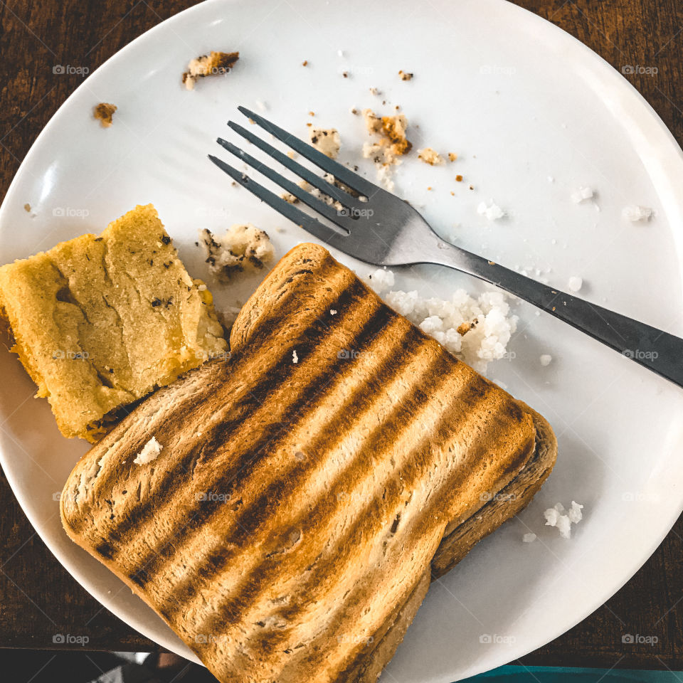 Café da manhã maravilhoso. Um misto quente e uma deliciosa torta de frango!