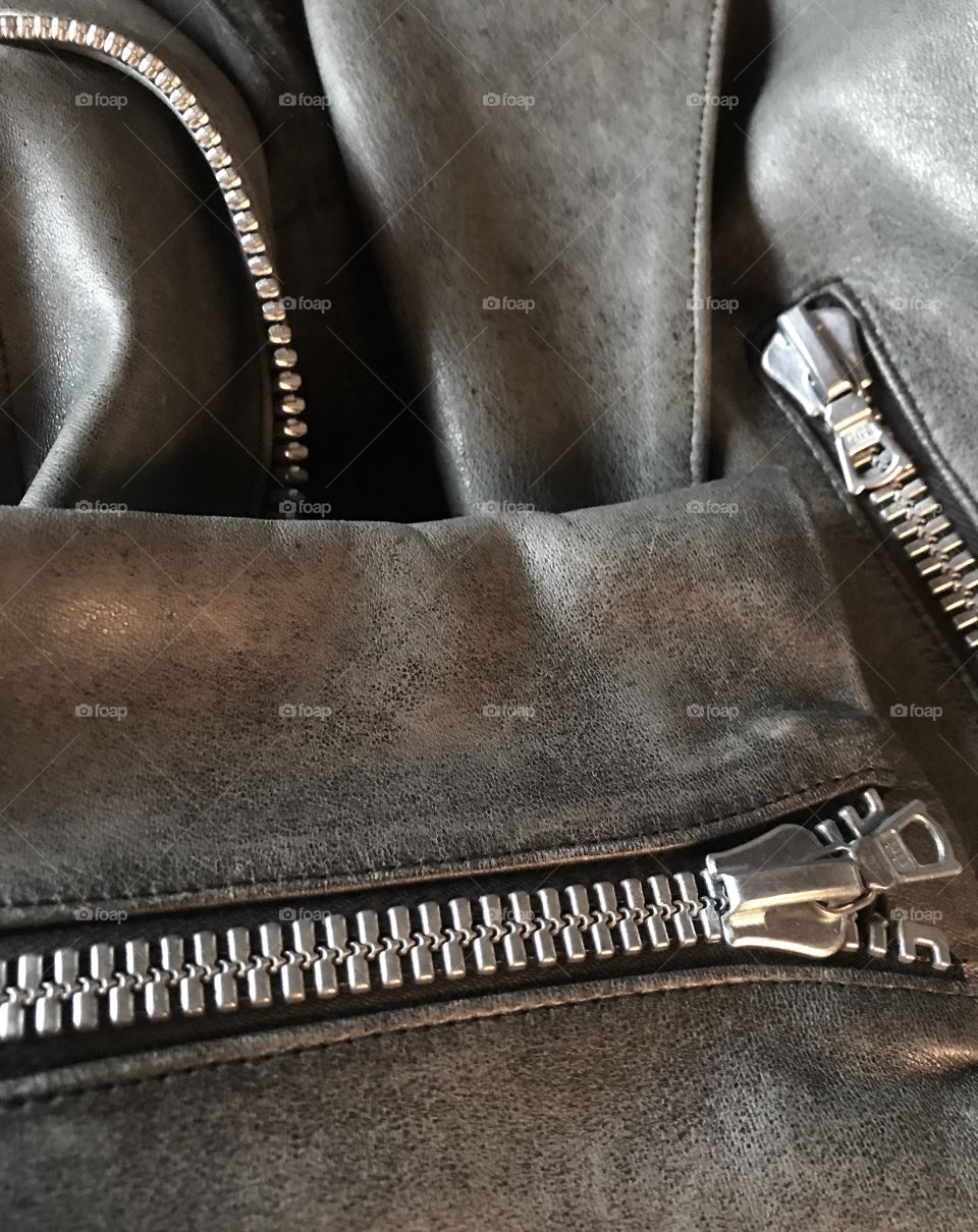 Detail gray leather jacket zippers