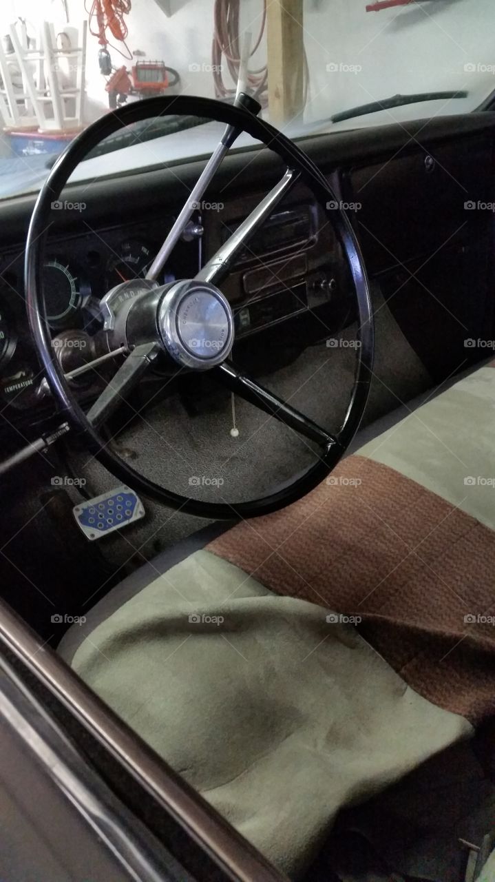 Taking on the steering wheel 