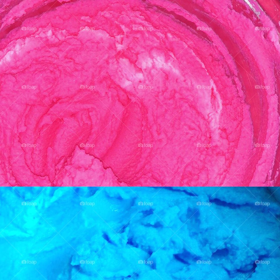 Colored powder 