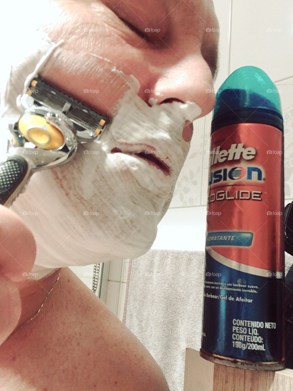 Hora de fazer a barba! Hora de caprichar, e para isso eu uso Gillette. This is my ritual!