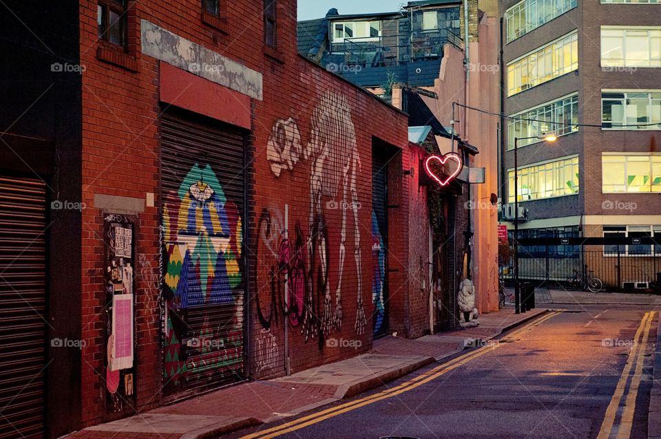 Shoreditch street scene, London, UK, Neon heart, street art 
