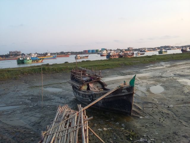 The boat of Bangladesh . This is a boat. And traditional of Bangladesh!
