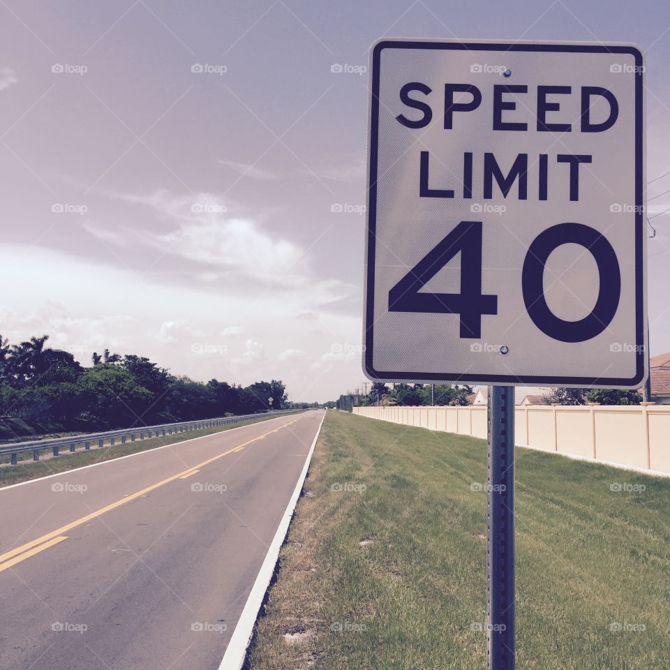 40 speed. A speed limit sign