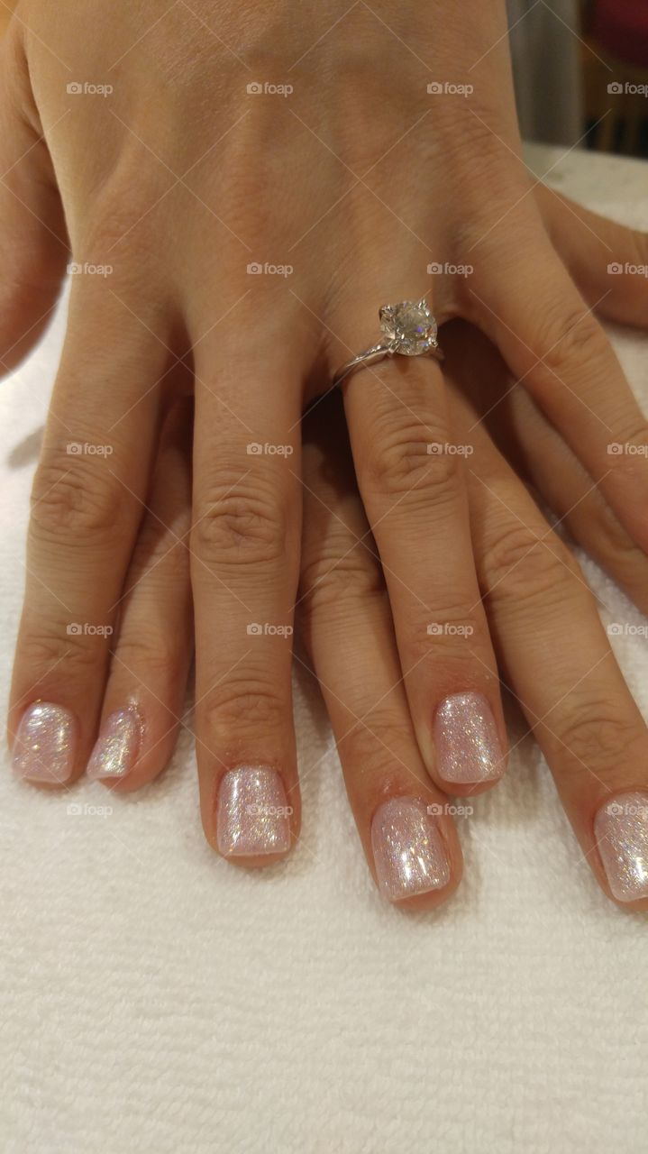 Sparkling gel nails fit for royalty