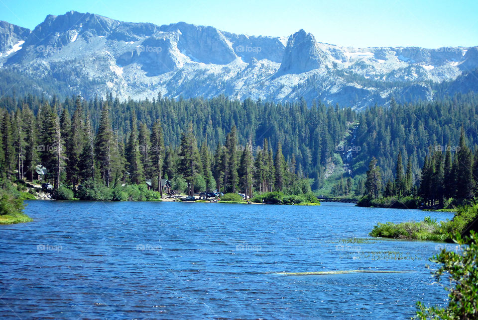 Scenic view of mammoth's Lake