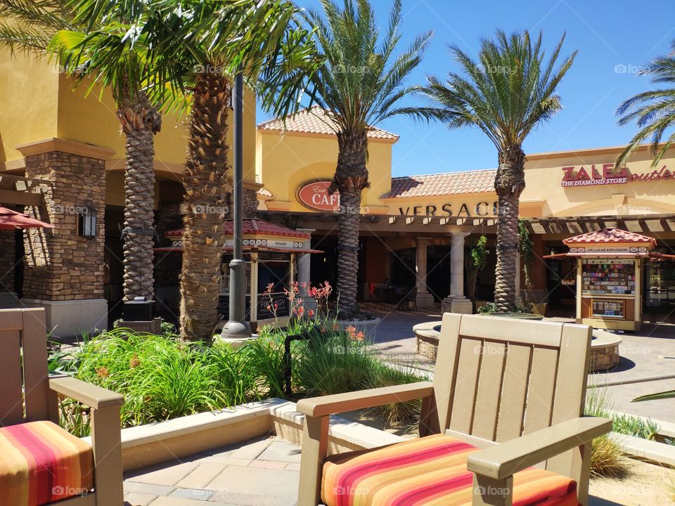 Desert Hills Outlets in summer