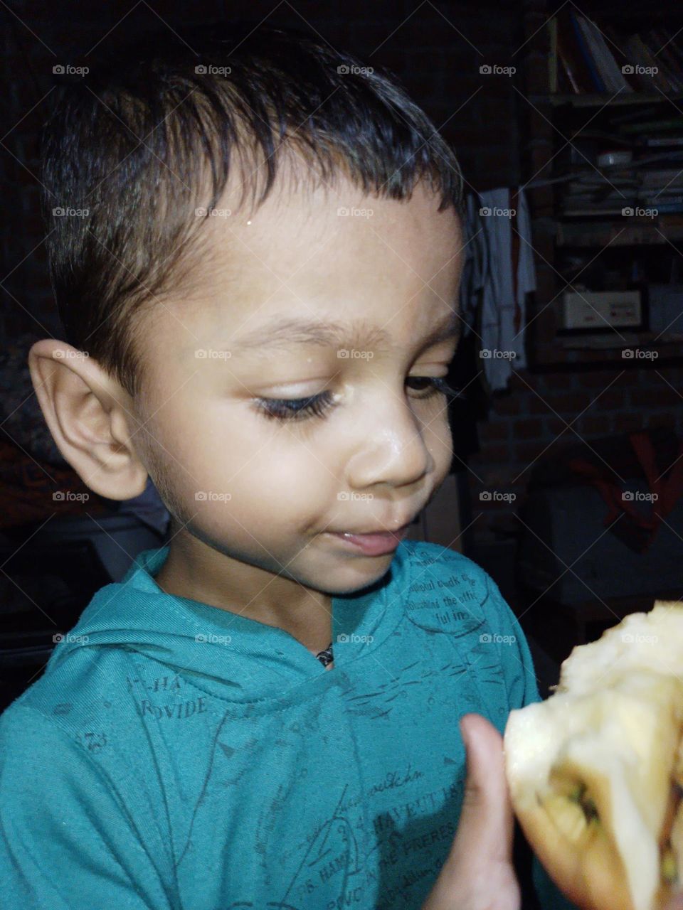 boy eating apple