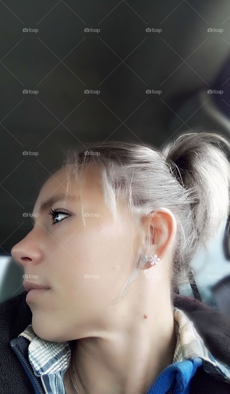 side profile of blonde woman with a high ponytail