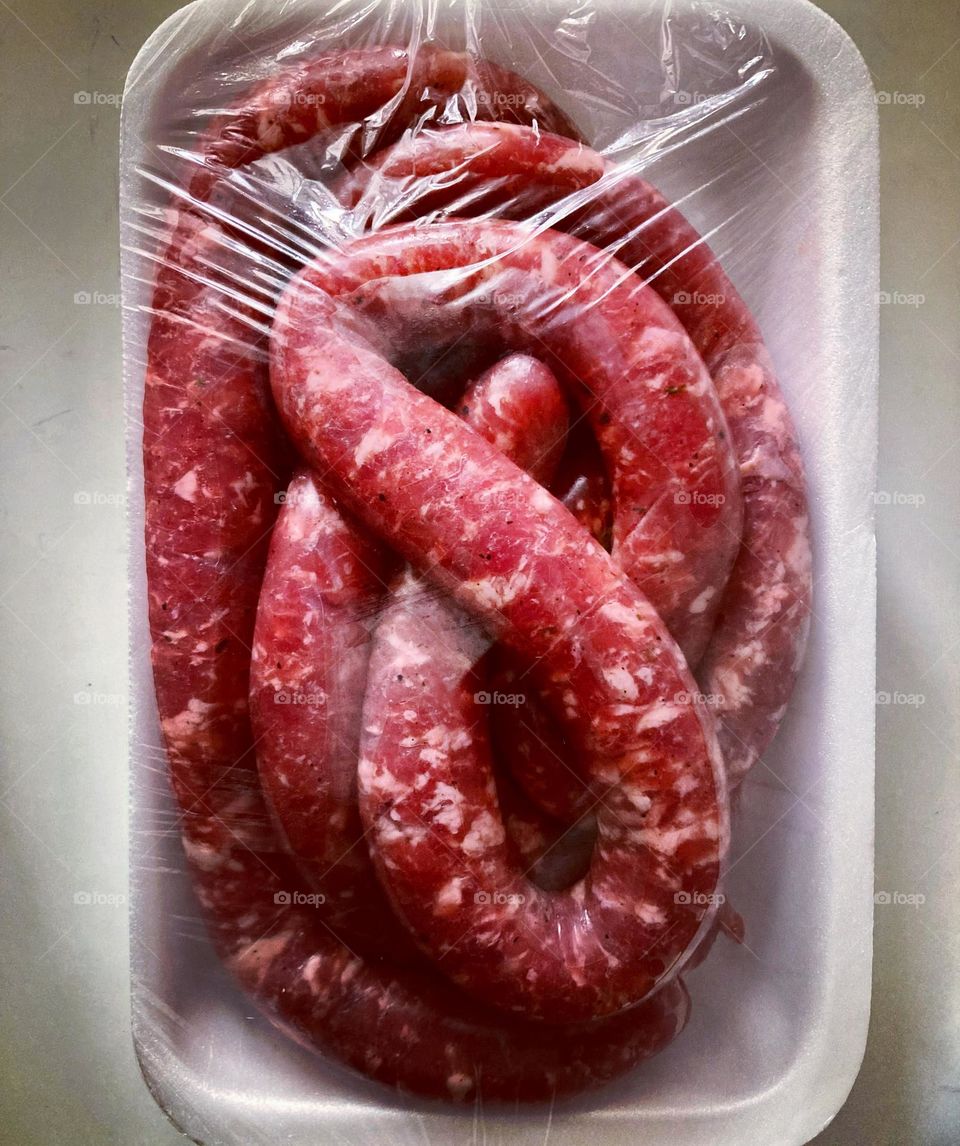 Indo visitar as pessoas queridas e levando o melhor presente que eu poderia escolher: linguiça bragantina, pura, sem corantes ou conservantes, produzida há pouco.

Essa é a “fininha tradicional”, ótima para aperitivo!

Quem vai querer?