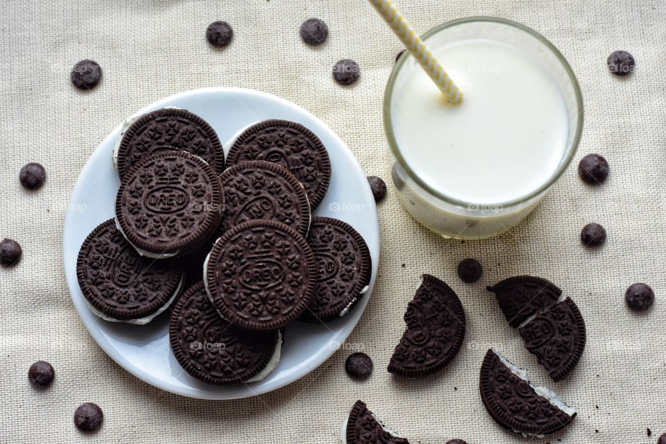 glass of milk and oreo cookies
