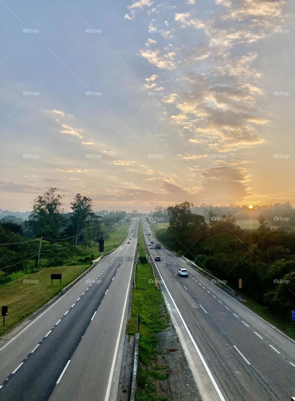 🌄🇺🇸 An extremely beautiful dawn in Jundiaí, interior of Brazil. Cheer the nature! / 🇧🇷 Um amanhecer extremamente bonito em Jundiaí, interior do Brasil. Viva a natureza! 